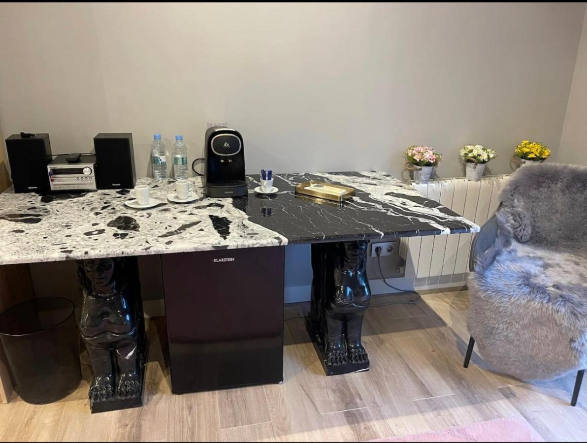 Suite Privada Frente A La Piscina Para 2 Personas Con Sofa Cama Para 2 Mas 4P No Es Casa Completa San Vicente Raspeig ภายนอก รูปภาพ