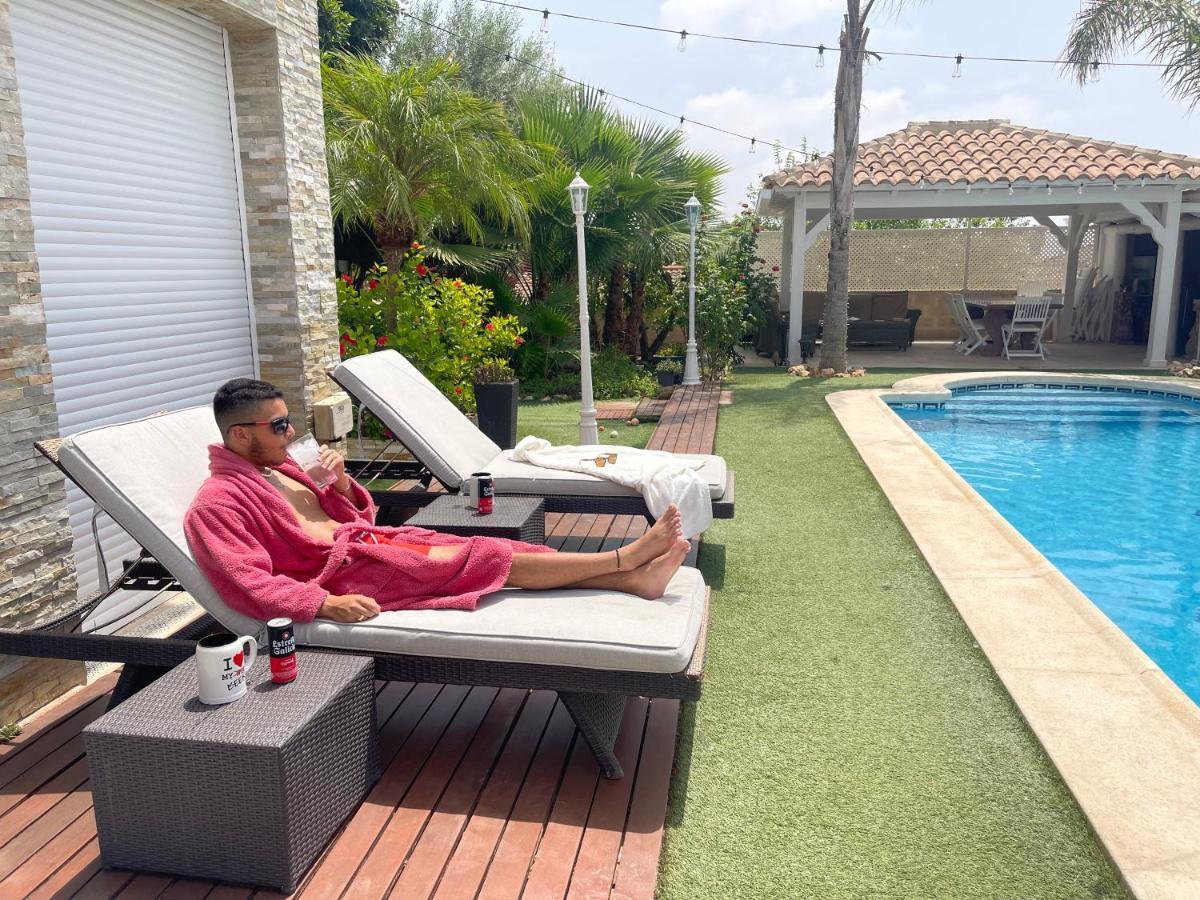 Suite Privada Frente A La Piscina Para 2 Personas Con Sofa Cama Para 2 Mas 4P No Es Casa Completa San Vicente Raspeig ภายนอก รูปภาพ