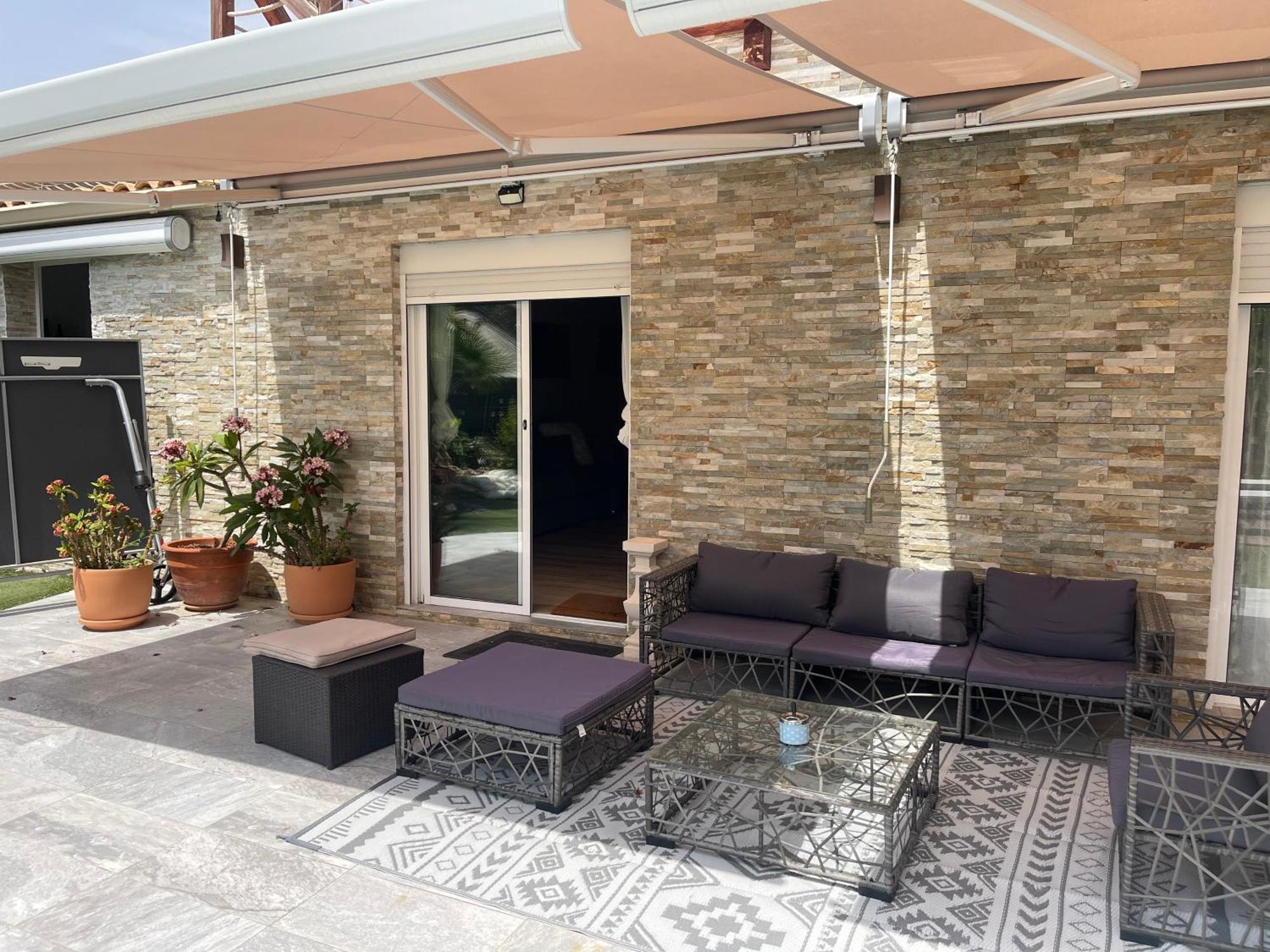 Suite Privada Frente A La Piscina Para 2 Personas Con Sofa Cama Para 2 Mas 4P No Es Casa Completa San Vicente Raspeig ภายนอก รูปภาพ