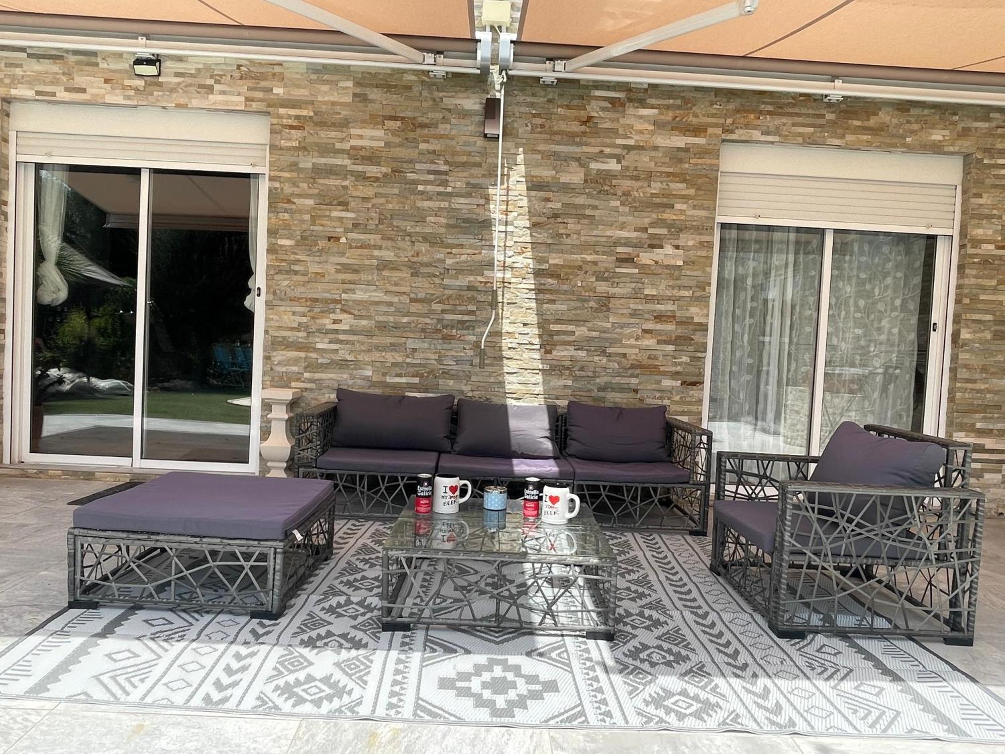 Suite Privada Frente A La Piscina Para 2 Personas Con Sofa Cama Para 2 Mas 4P No Es Casa Completa San Vicente Raspeig ภายนอก รูปภาพ